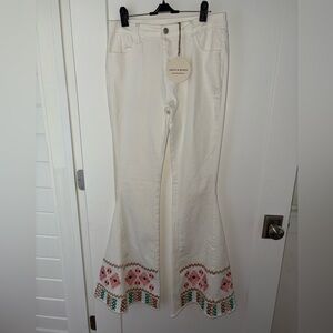 Saints & Hearts embroidered Boho bell bottom jeans sz L NWT SIP6106K